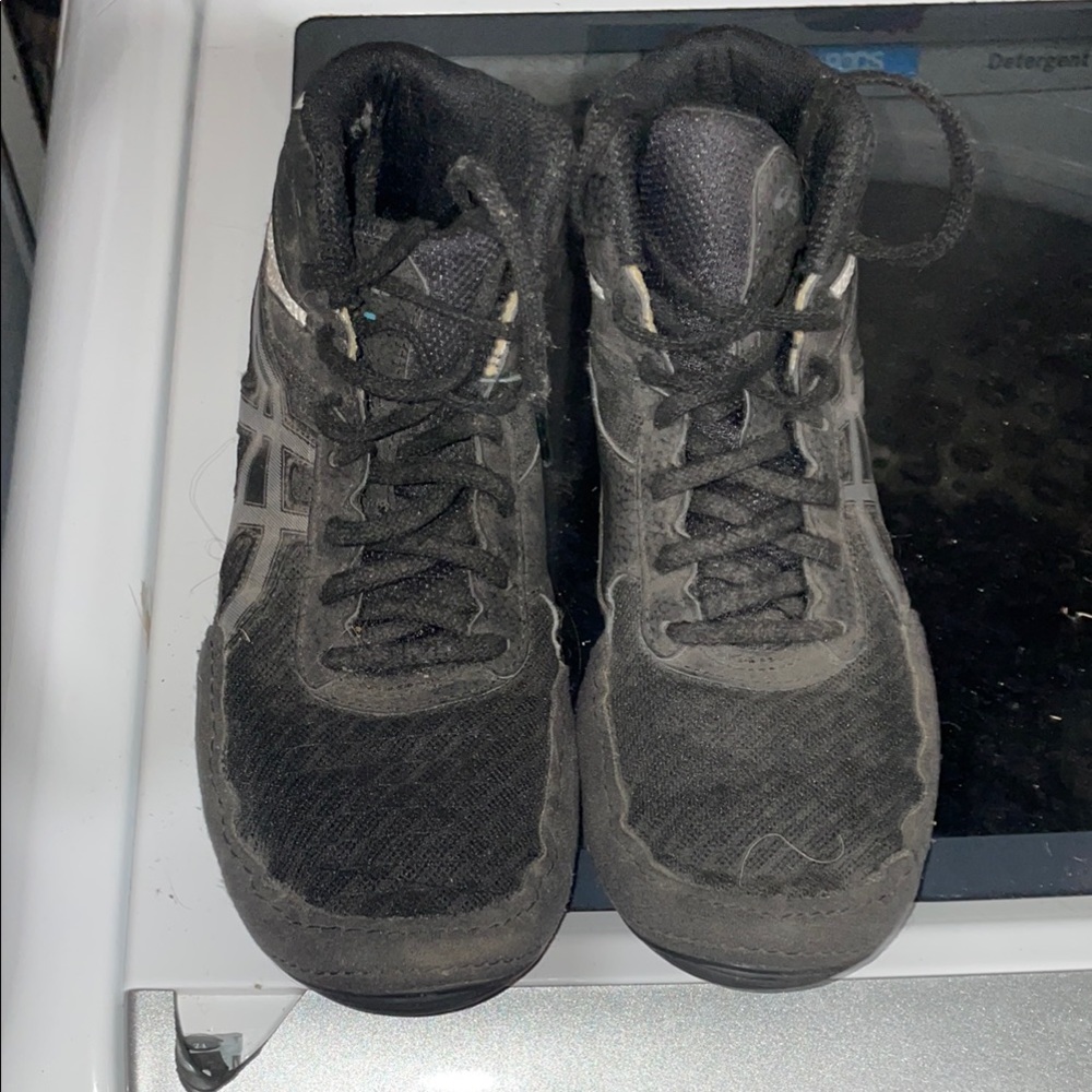 Asics Black Boys Wrestling Shoes